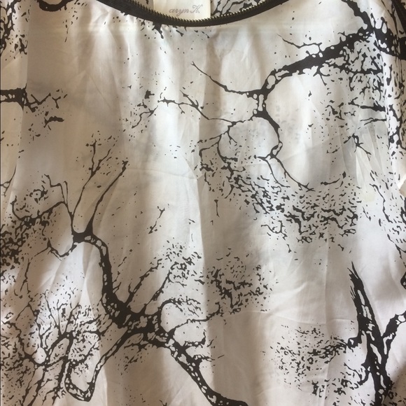 Short sleeve blouse - Picture 4 of 10